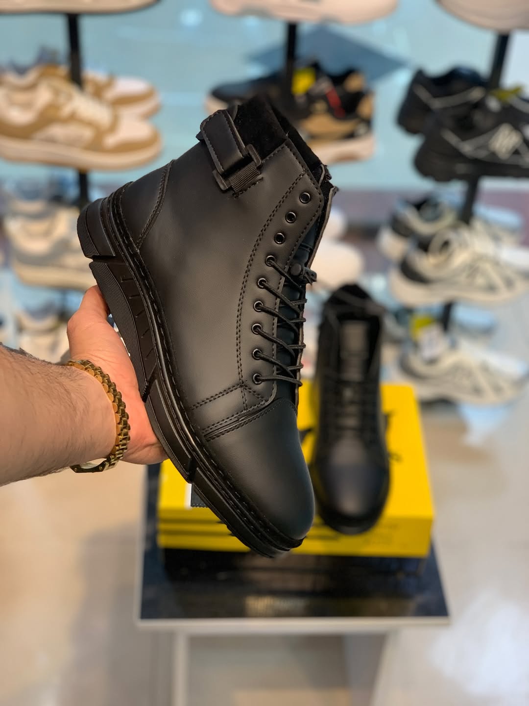 بوت مردانه چرمی مشکی فورتیس مدل بنددار بغل زیپ Fortis