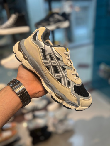 کتونی مردانه وارداتی برند اسیکس سایز40تا45 رنگ خاکی کد ۱۰۴۱