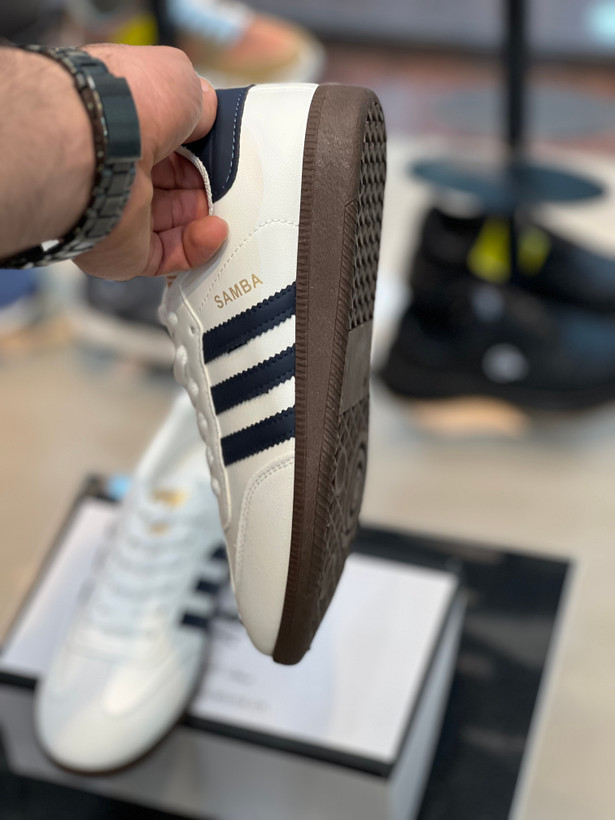 کفش زنانه وارداتی مدل سامبا سایز37تا41رنگ سفید سورمه ایی کد ۱۰۵۲